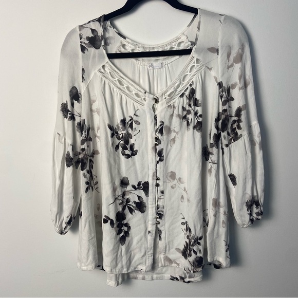 Gentle fawn / boho oversized floral button down blouse - Picture 7 of 7